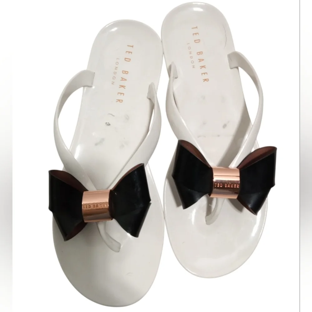 Ted Baker White Thong Sandals Black Bow Rose Gold Accent Designer Sz 4